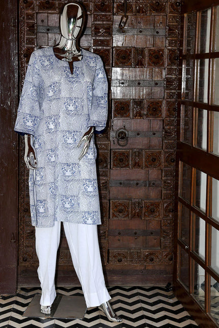 Mannequin in handcrafted blue and white organic cotton kurta and pants by Dhonk Craft